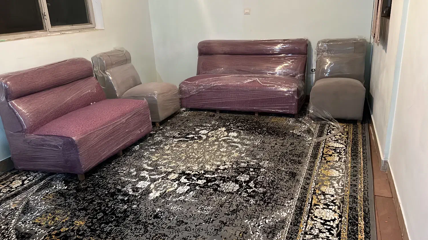 مبل|مبلمان خانگی و میز عسلی|صدرا-فارس, فاز ۱|دیوار