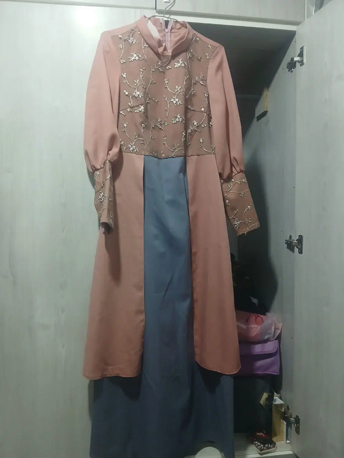 لباس پوشیده|لباس|قرچک, زیبا شهر|دیوار