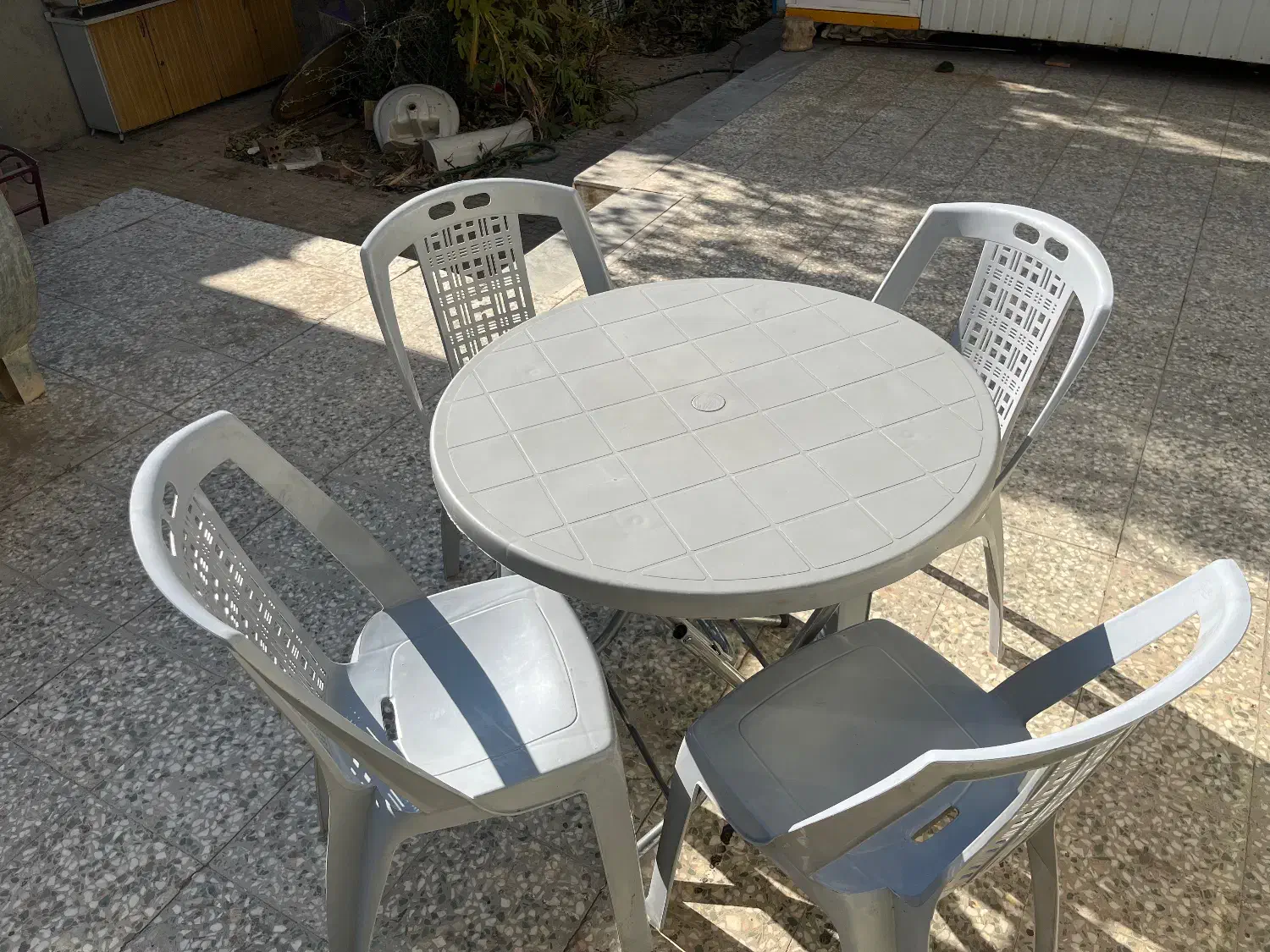 میز صندلی تا شو پلاستیکی در حد نو|میز و صندلی غذاخوری|زرند, |دیوار