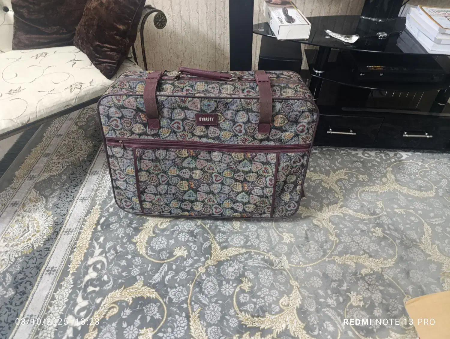 چمدان|کیف، کفش، کمربند|مشهد, پروین اعتصامی|دیوار