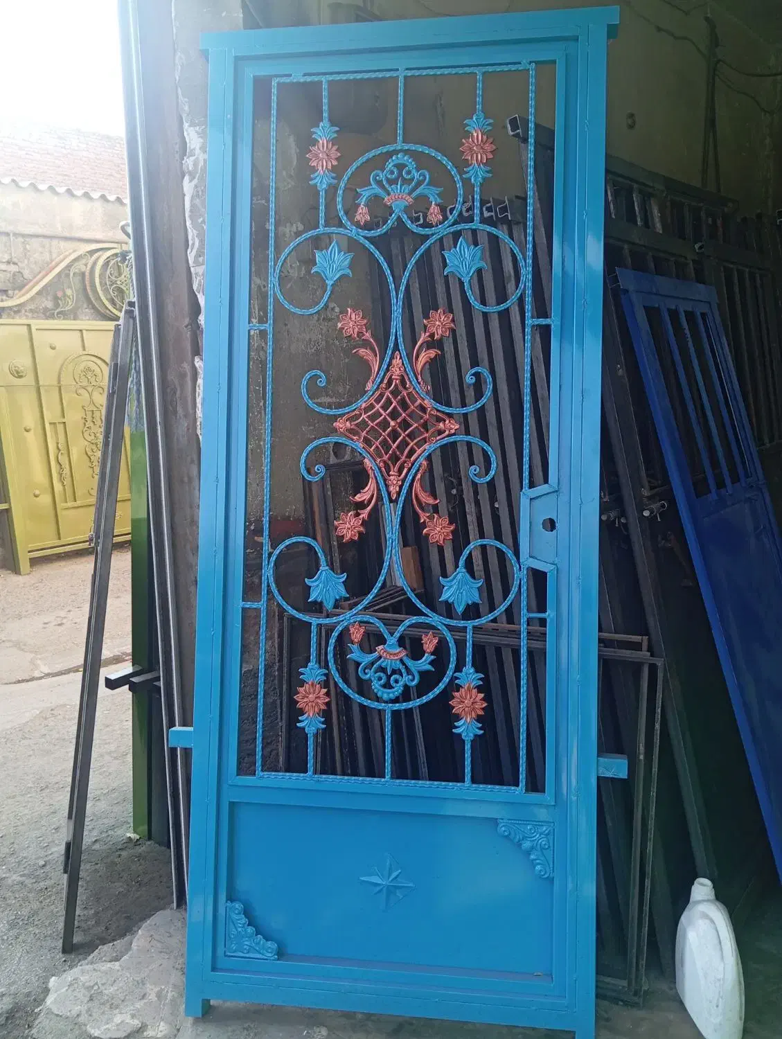 درب آهنی ورودی منزل حیاط پارکینگ|مصالح و تجهیزات ساختمان|اردبیل, |دیوار