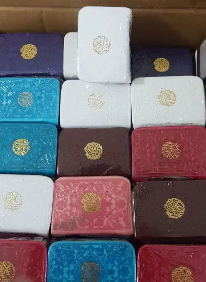 قرآن پالتویی صفحه رنگی ورحل وتاج ونشانگرتکلیف|کتاب و مجله مذهبی|تهران, نیروی هوایی (پیروزی)|دیوار