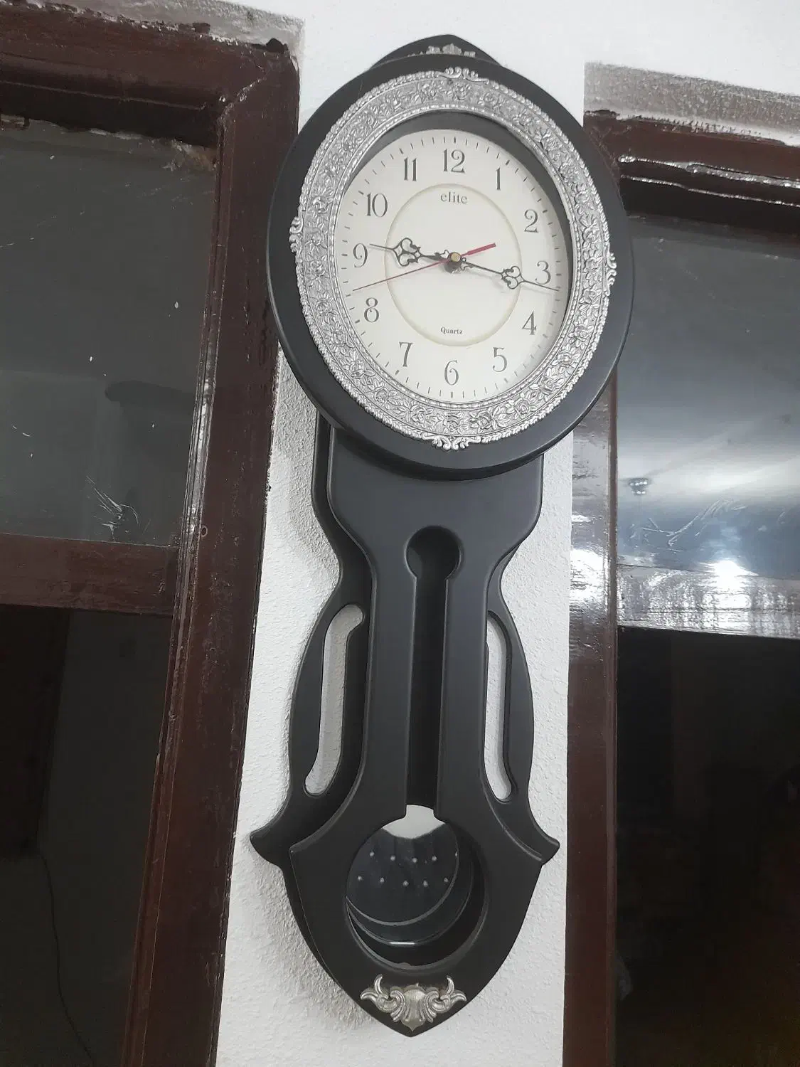 دو ساعت دیواری عروسکی و مشکی طوسی|ساعت دیواری و تزئینی|رشت, معلولین|دیوار