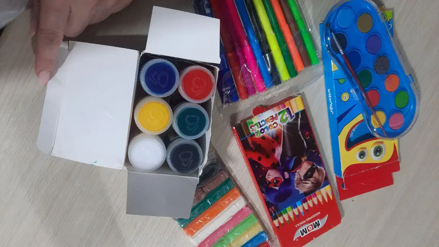 تعداد لوازم تحریر نو|لوازم التحریر|رشت, جهاد|دیوار