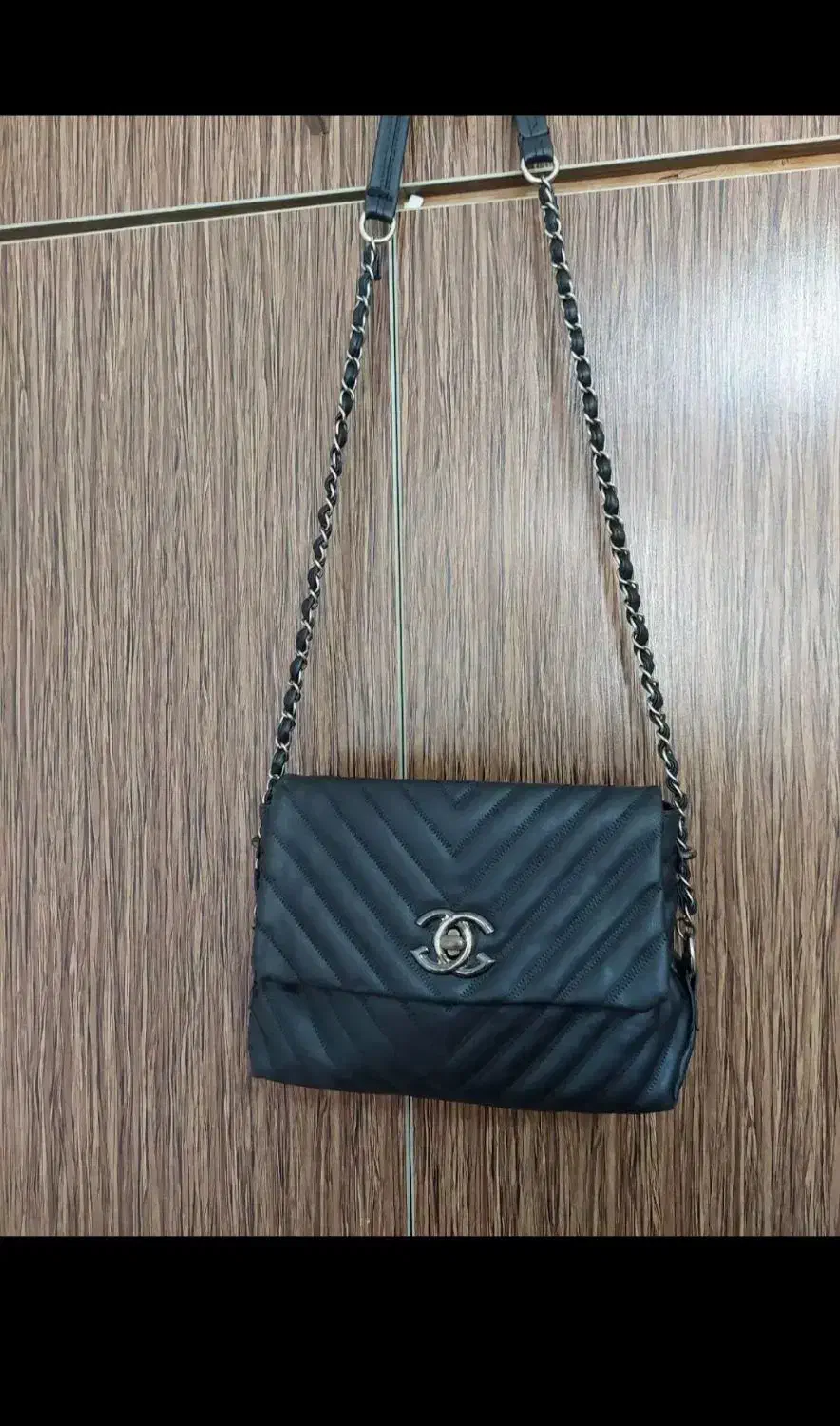 چندعددکیف|کیف، کفش، کمربند|رشت, فلسطین|دیوار