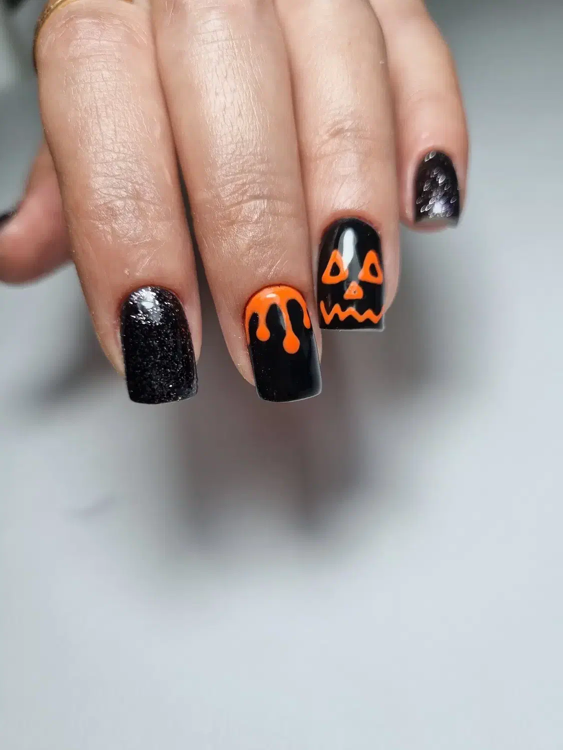 آماده برای دستیار ناخن|خدمات آرایشگری و زیبایی|رشت, منظریه|دیوار