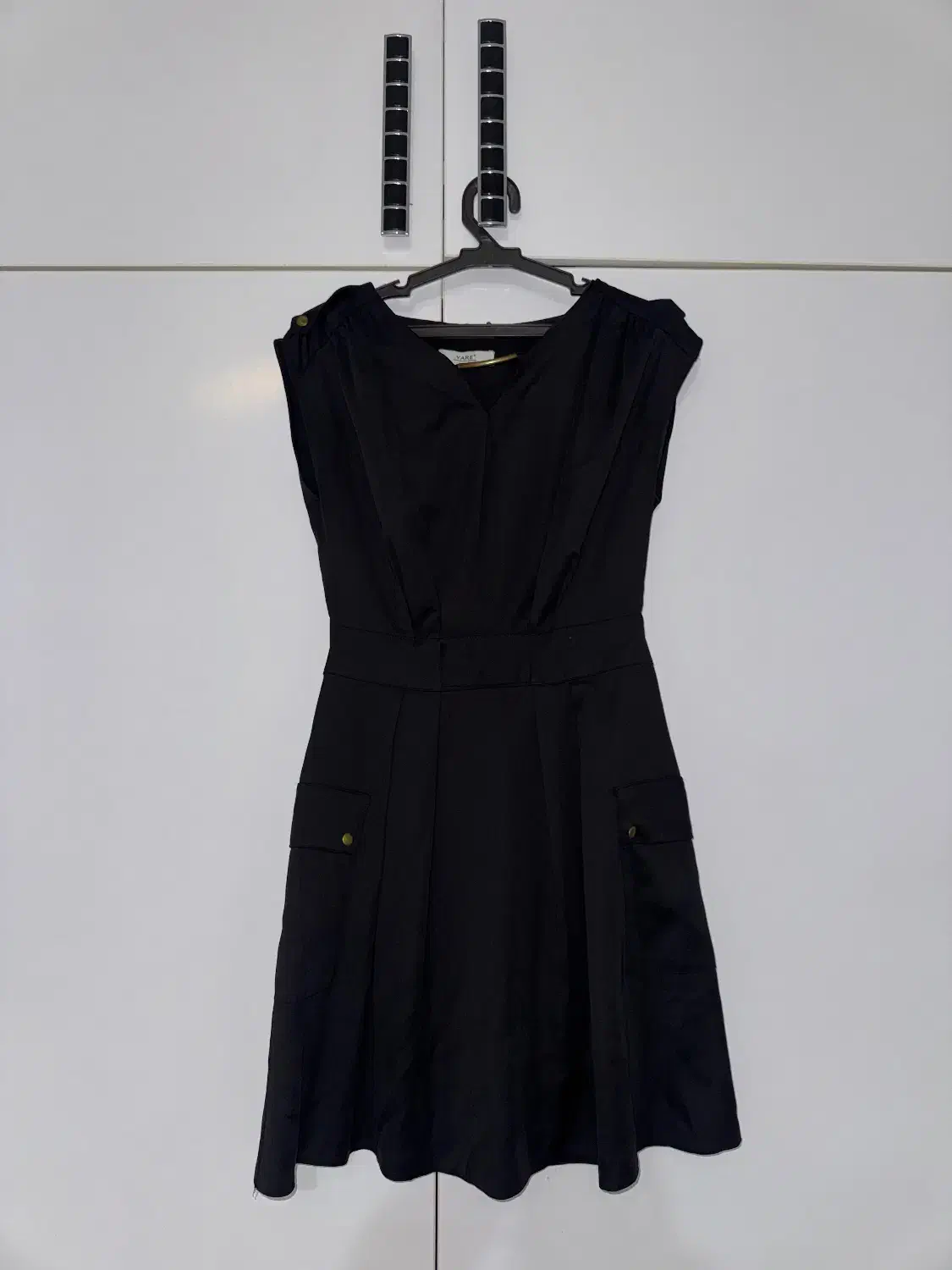 پیرهن زیبا|لباس|رشت, گلسار|دیوار