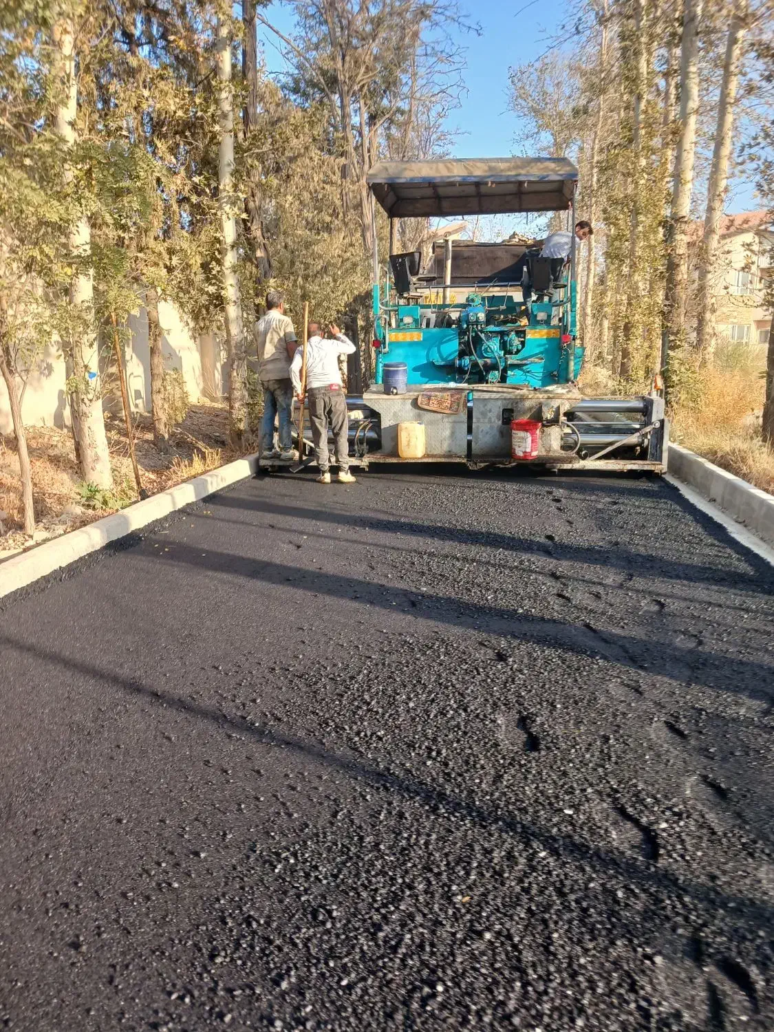 آسفالت کاری تراشه آسفالت قیرگونی اجاره غلطک در کرج|خدمات پیشه و مهارت|کرج, کمالشهر|دیوار