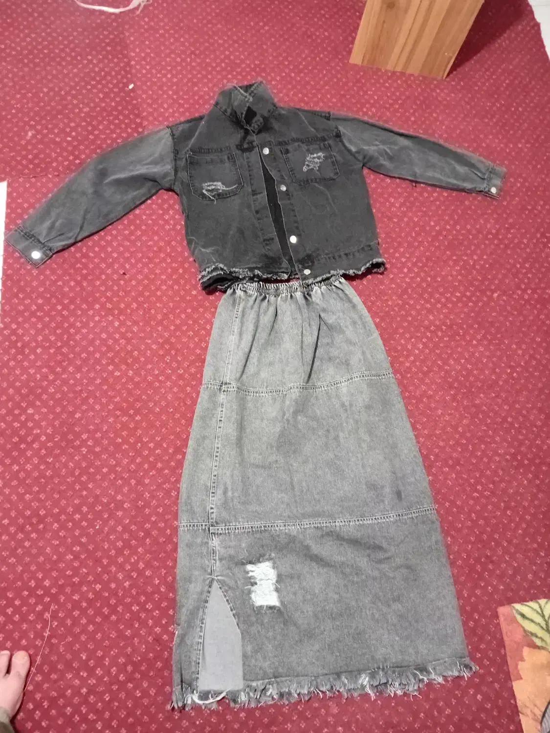 لباس دخترانه|لباس|کاشان, باغ ماجد|دیوار