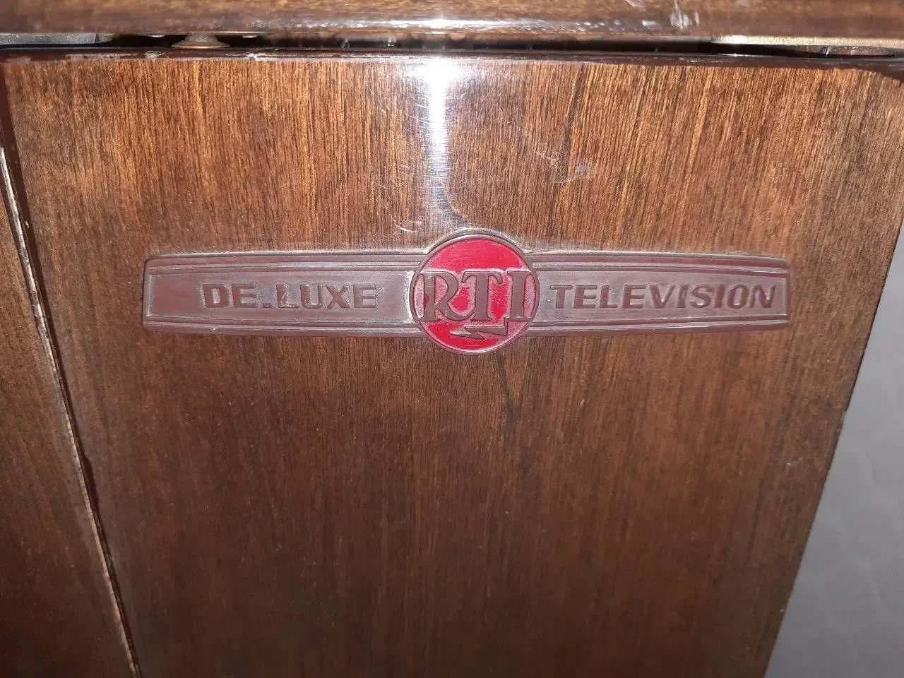 تلویزیون کمدی کلکسیونی|کلکسیون اشیاء عتیقه|بجنورد, |دیوار