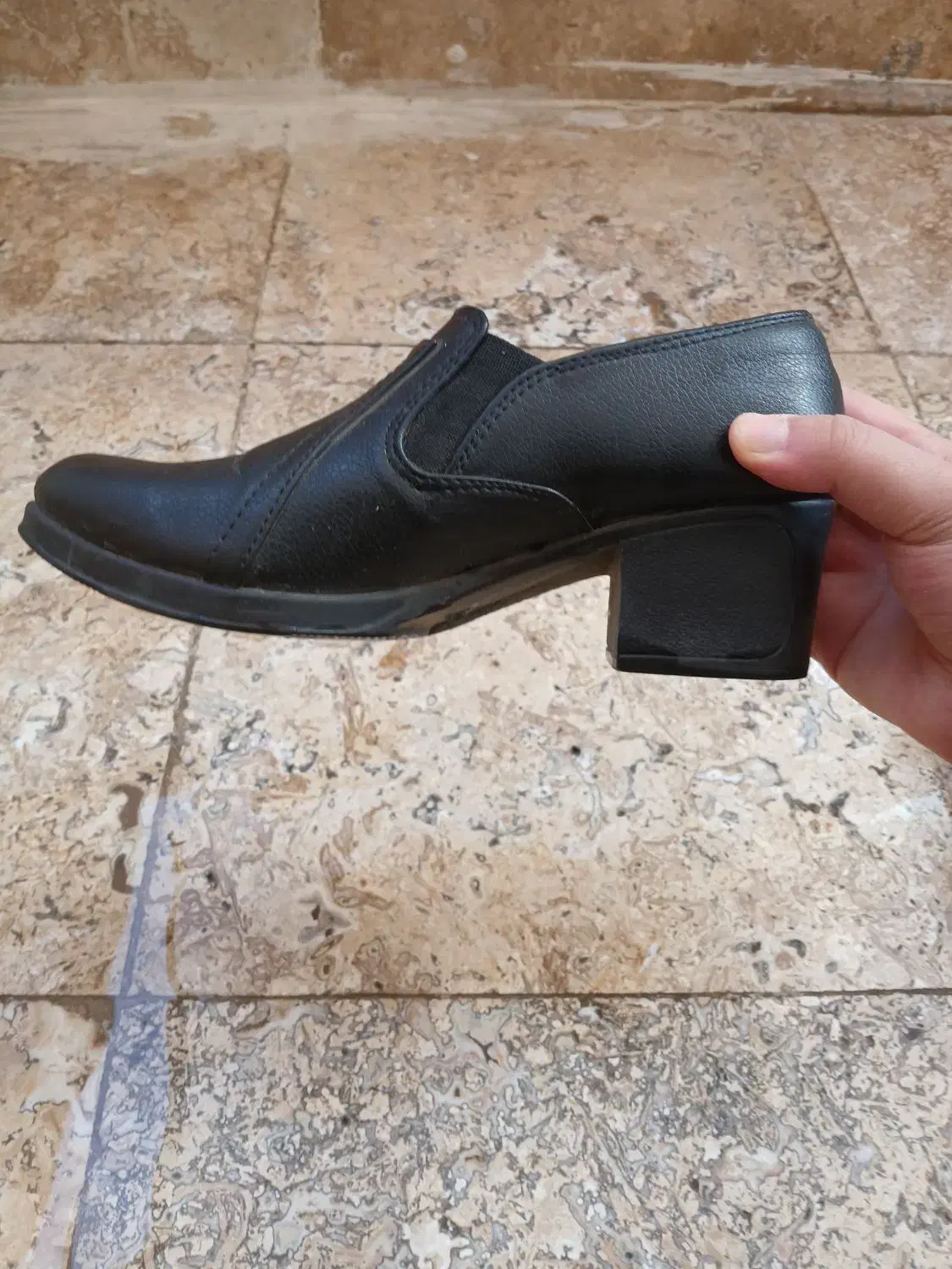 کفش پاشنه بلند|کیف، کفش، کمربند|قم, انسجام|دیوار