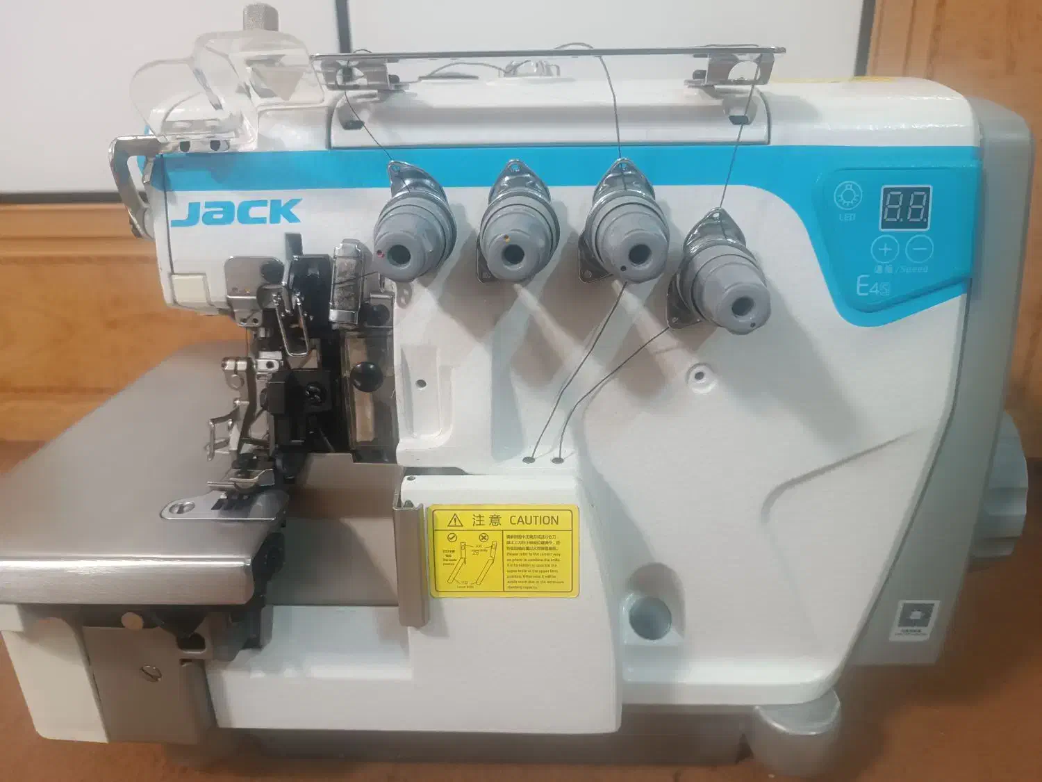 سردوز جک e4s|چرخ خیاطی و ریسندگی|دورود, |دیوار