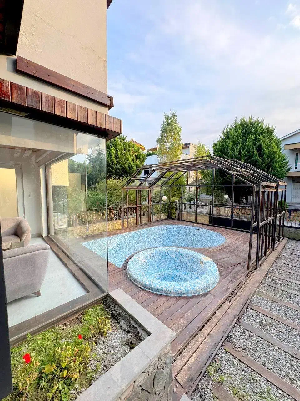 300 متر ویلا با استخر شهرکی /مبله محدوده رویان|فروش خانه و ویلا|رویان, |دیوار