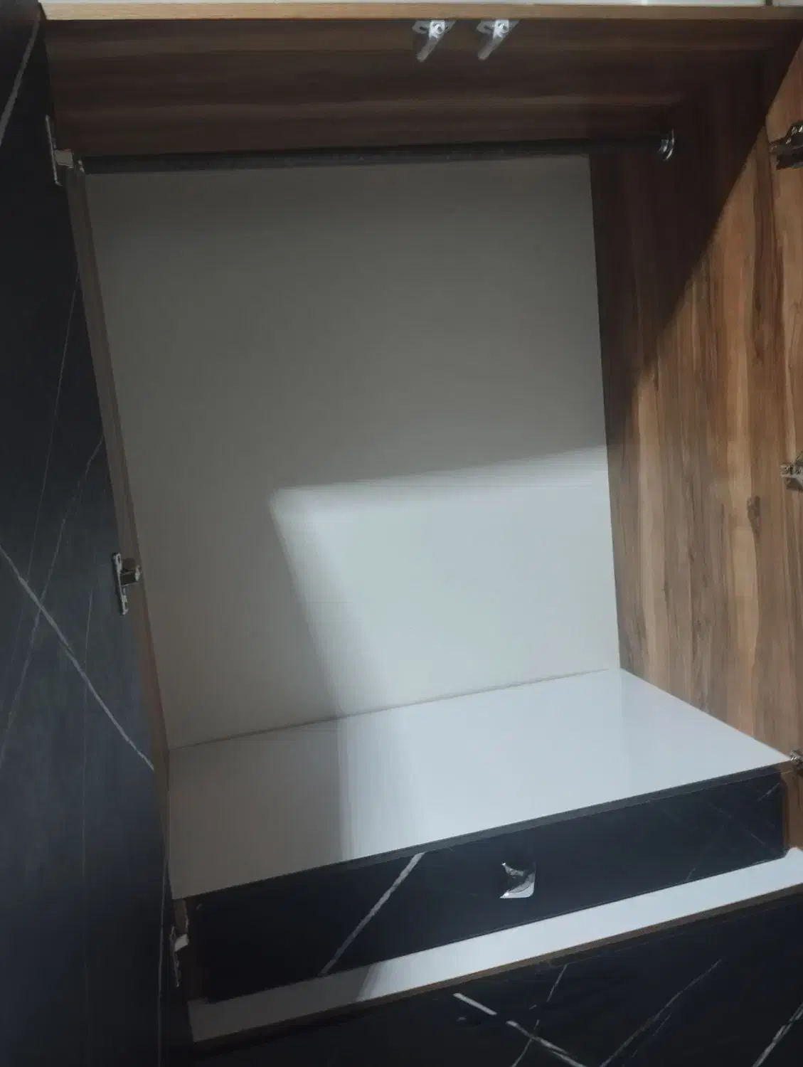 کمد ایستاده چرخ دار|جاکفشی، کمد، دراور|مشکین‌دشت, |دیوار