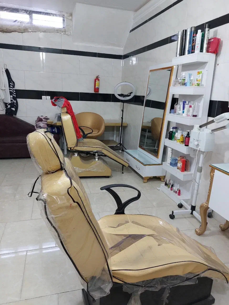 تجهیزات سالن زیبایی|آرایشگاه و سالن‌های زیبایی|سبزوار, قاضی زاد|دیوار