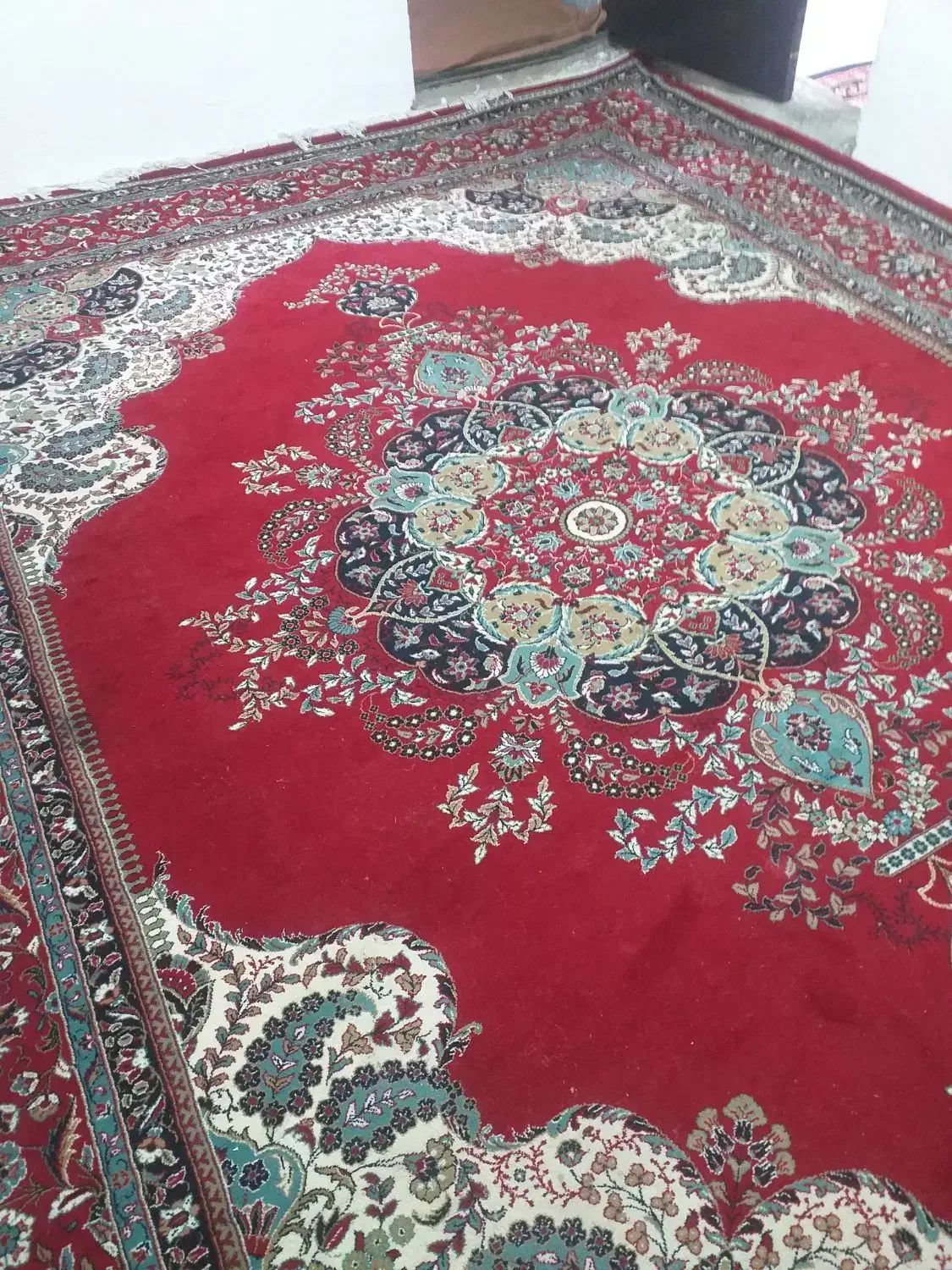 فرش ۱۲متری کارکرده درحدنو بدون هیچ پارگی و سوختگی|فرش|سنگر, |دیوار