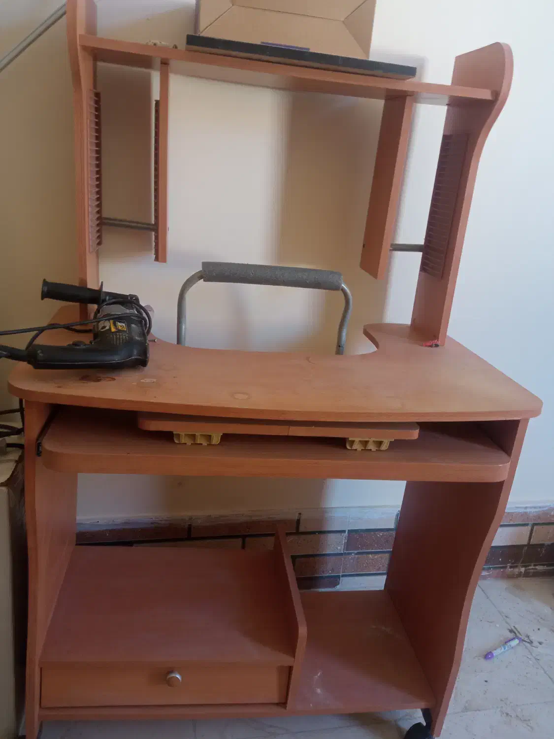 میز کامپیوتر|میز تحریر و کامپیوتر|جلگه ماژان, |دیوار