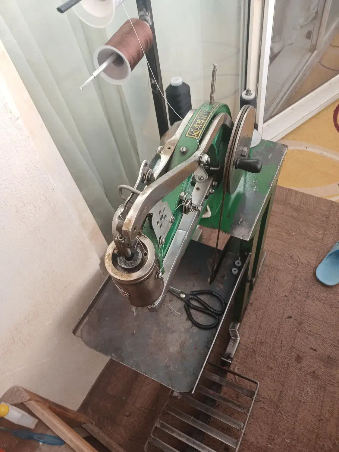 چرخ کفاشی.با پایه زیر..هم وستی هم پا|چرخ خیاطی و ریسندگی|فولادشهر, B4|دیوار