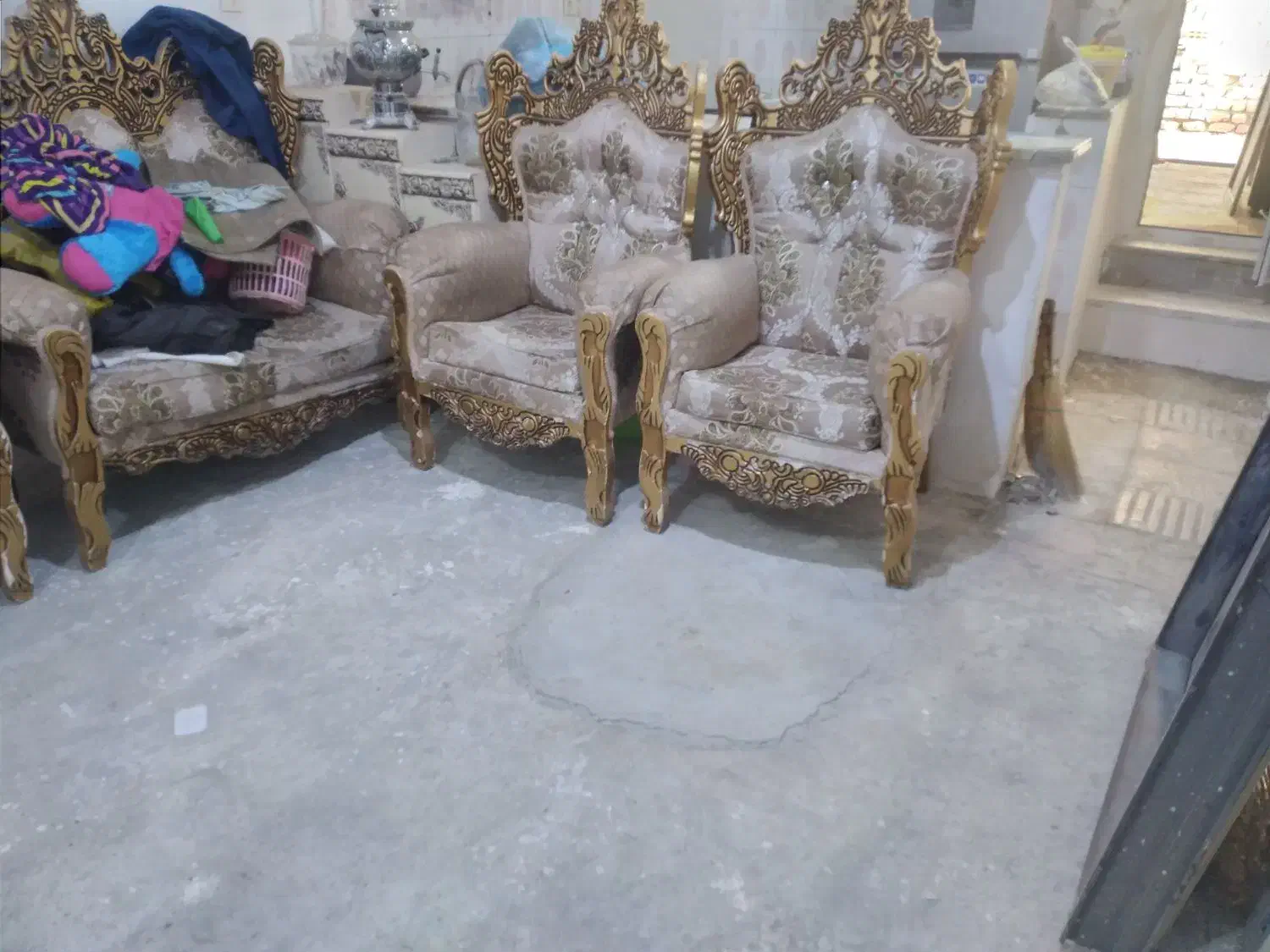 مبل ۷نفره سلطنتی|مبلمان خانگی و میز عسلی|کرج, شهرک سهرابیه|دیوار