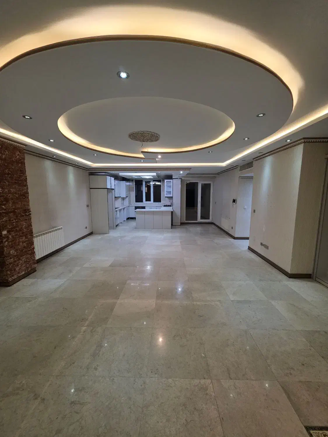 ۱۳۰متر ۲خواب ۵ساله سالن پرده خور خطی رو به آفتاب