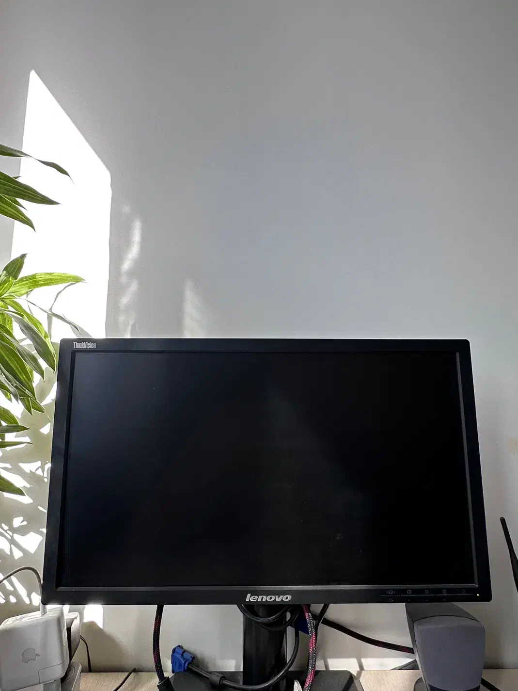 مانیتور lenovo think vision 24 inch|قطعات و لوازم جانبی رایانه|تهران, حکیمیه|دیوار