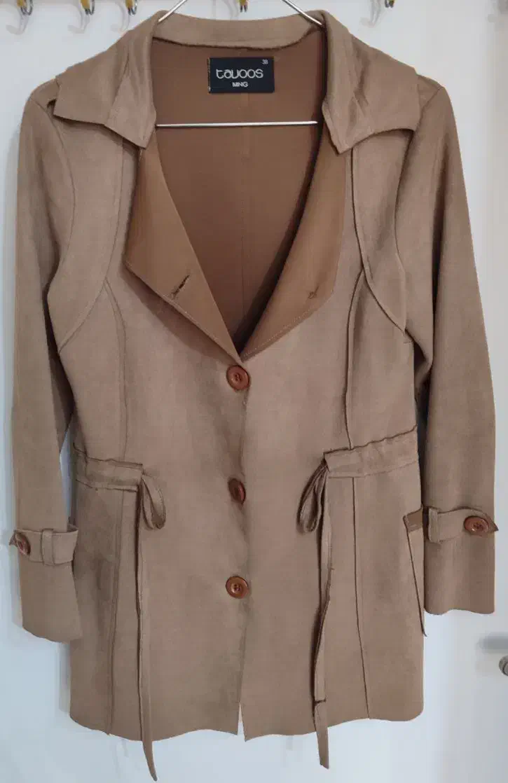 مانتوپاییزه|لباس|شهریار, شهریار|دیوار