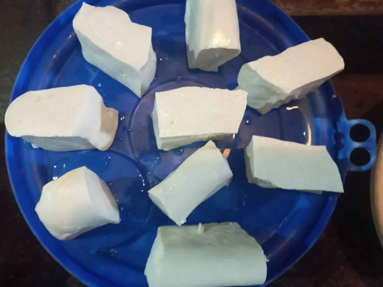 پنیرمحلی|خوردنی و آشامیدنی|میانه, |دیوار