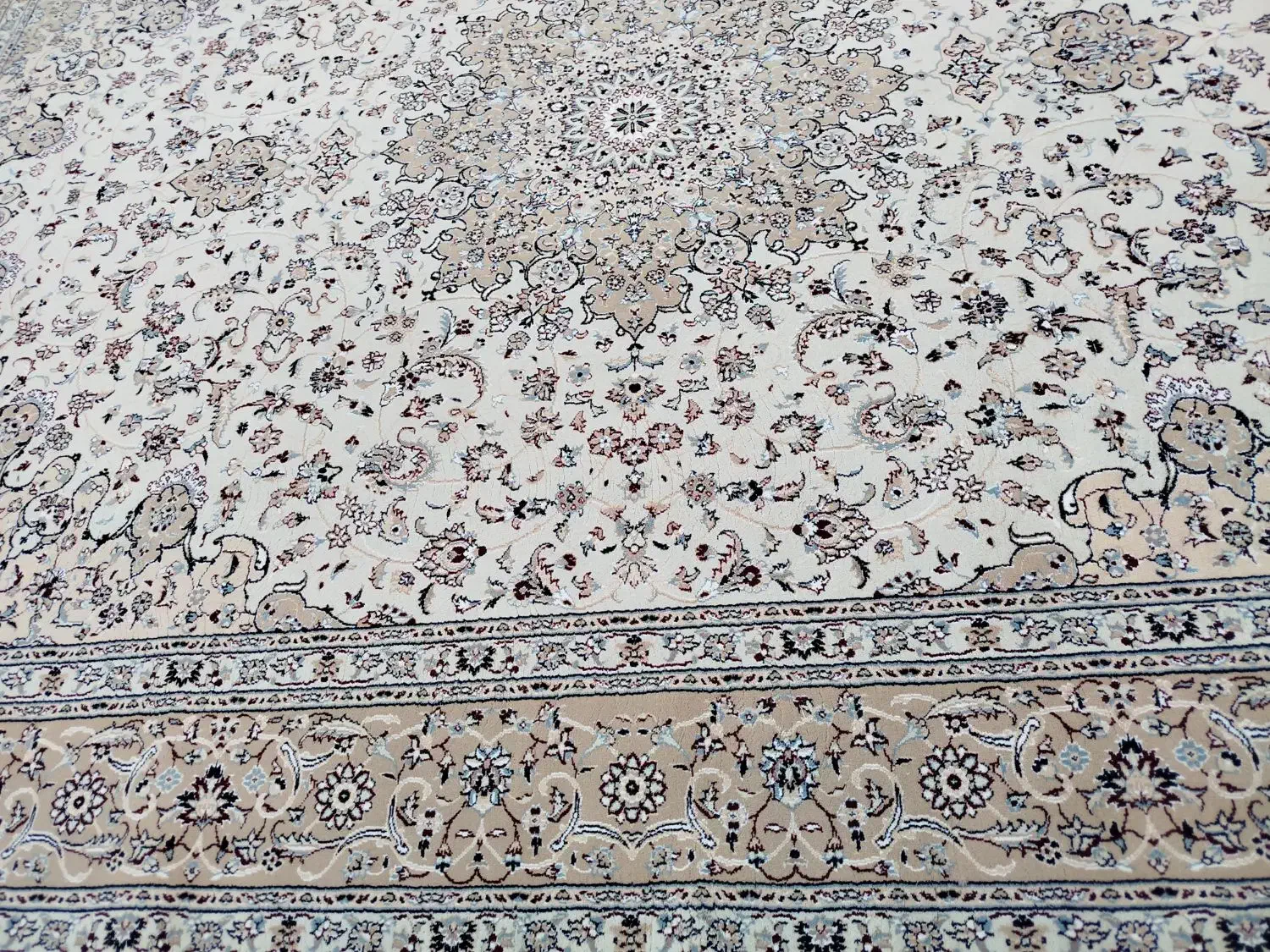 ۴ تخته ۱۲ و ۹ تخته ۹ متری فرش ضخیم|فرش|قم, نیروگاه|دیوار