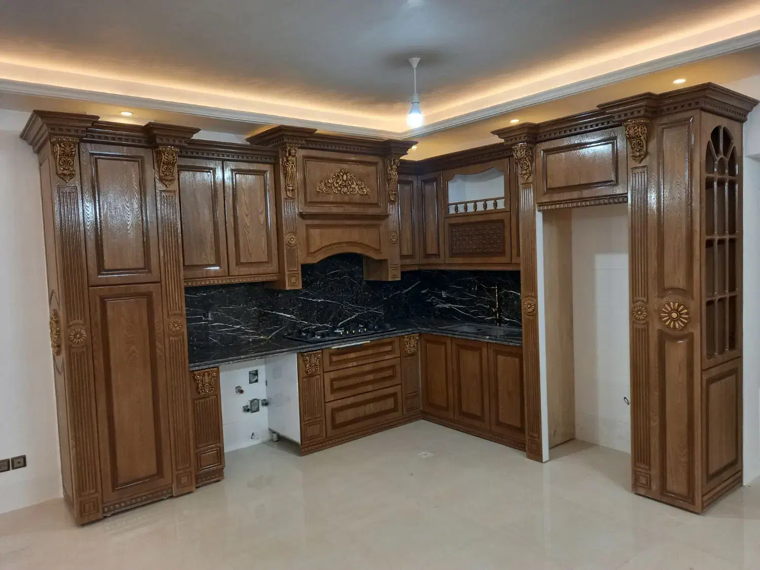 استاد کار کابینت یا نیمه ماهر|استخدام صنعتی، فنی، مهندسی|نیشابور, فرح بخش|دیوار