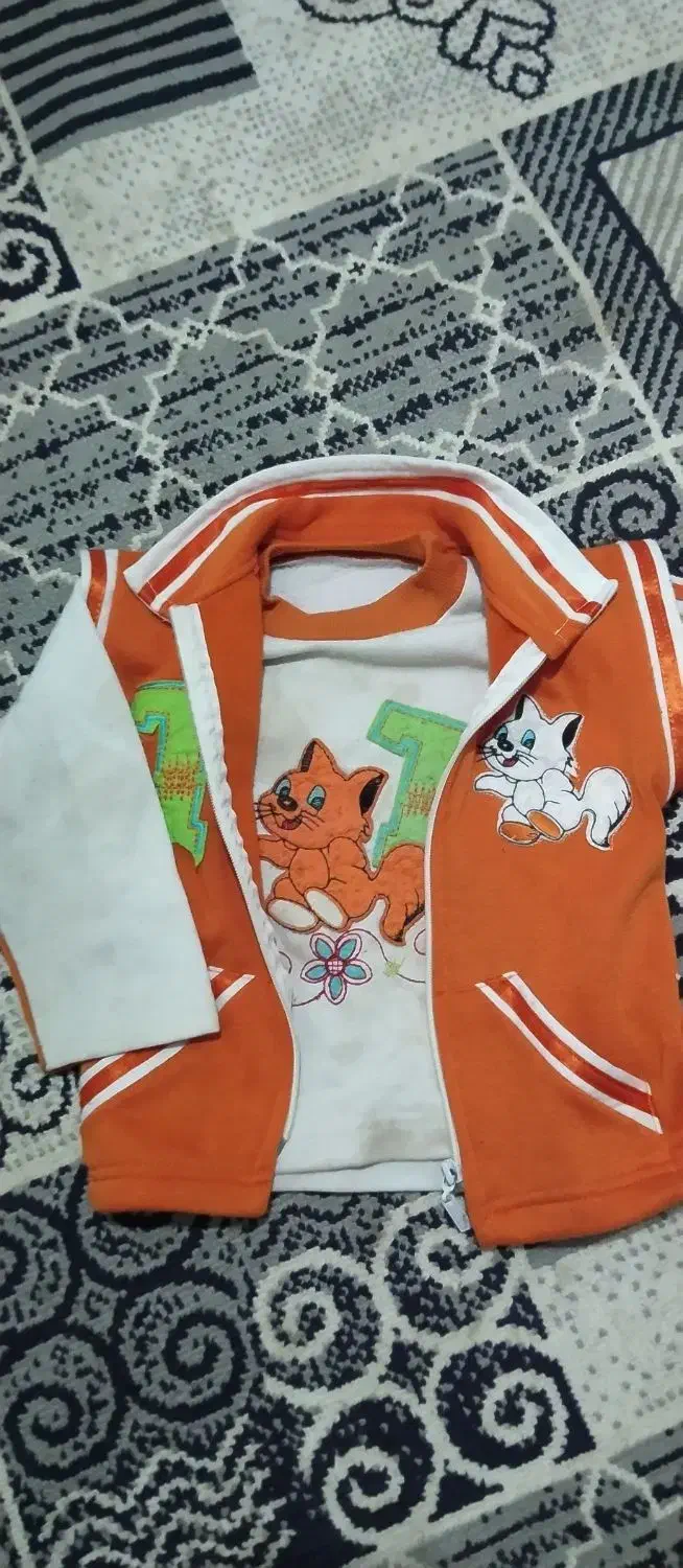 لباس بچگانه|کفش و لباس بچه|قائن, |دیوار