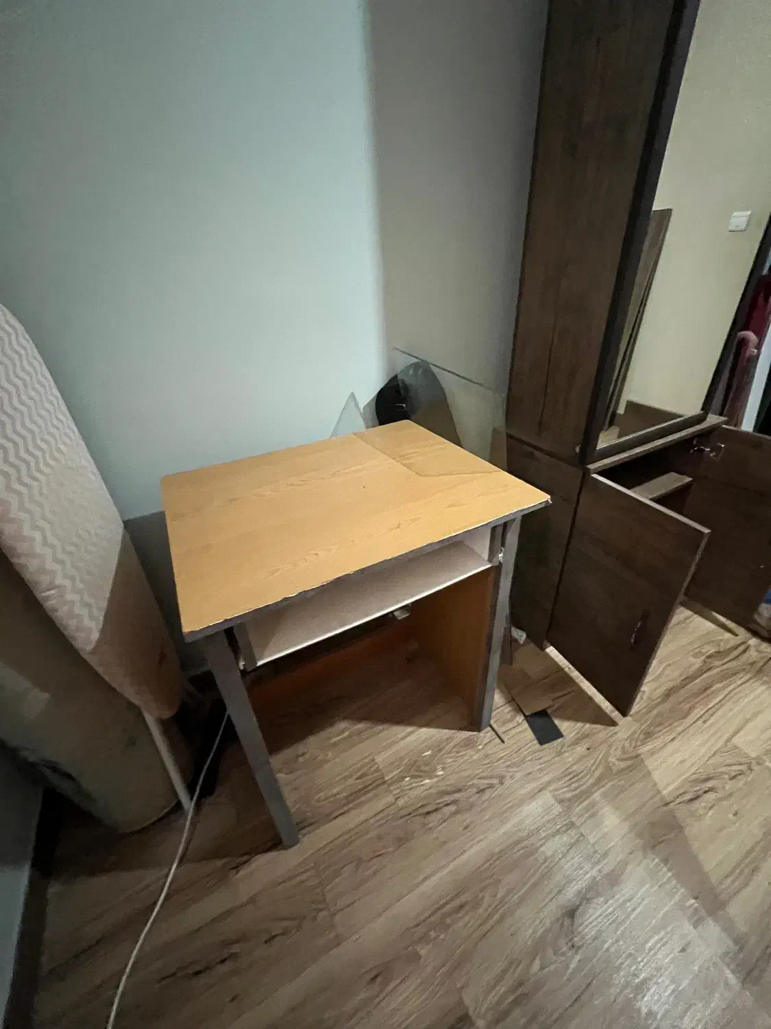 میز کار و کامپیوتر|میز تحریر و کامپیوتر|رشت, انصاری|دیوار