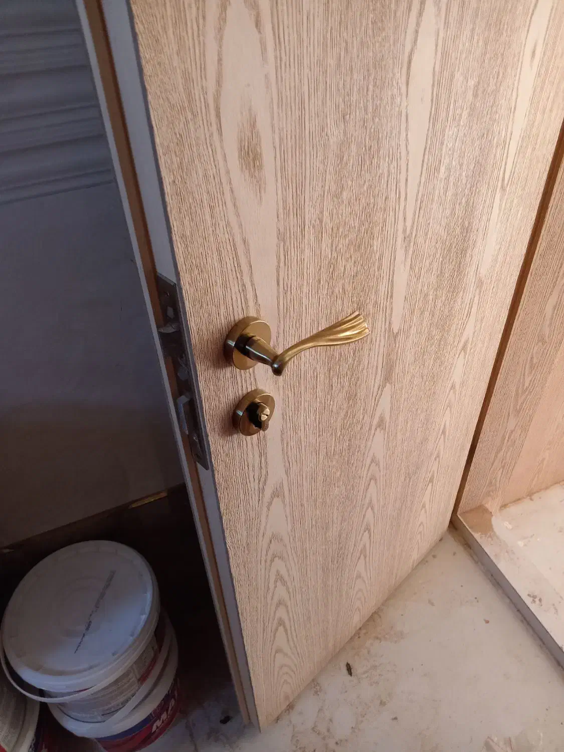 ساخت‌ و ساز کابینت ونصب درب چوبی باضمانت|خدمات پیشه و مهارت|اصفهان, برازنده|دیوار