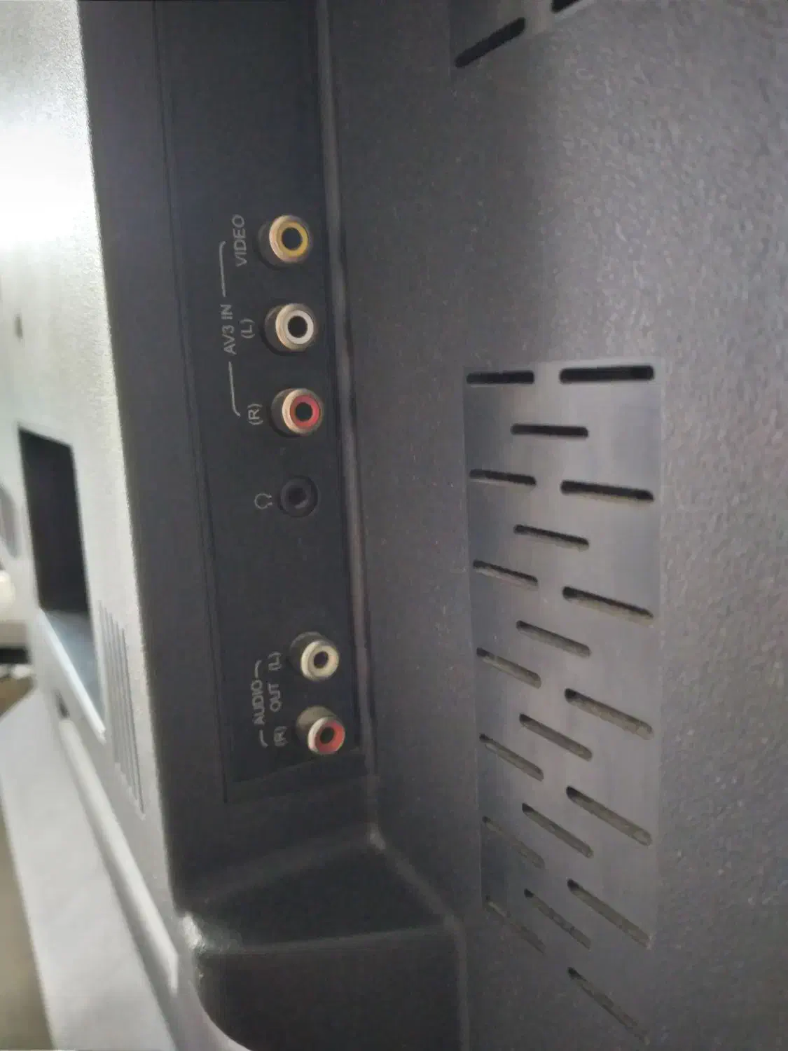 تلویزیون ۳۲ اینچ و گیرنده دیجیتال داخلی ایکس ویژن|تلویزیون و پروژکتور|گلبهار, شهر جدید گلبهار|دیوار