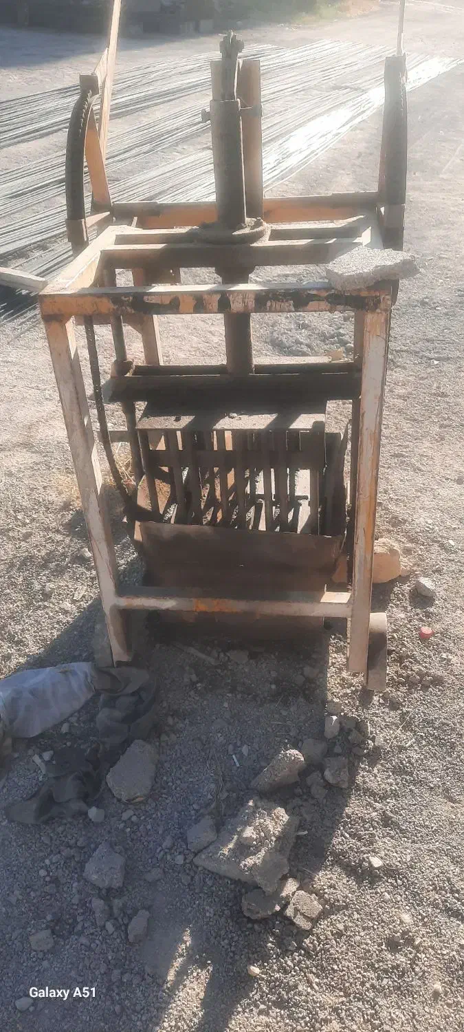 دستگاه بلوک بر تیغه ای|ماشین‌آلات صنعتی|ایلام, |دیوار