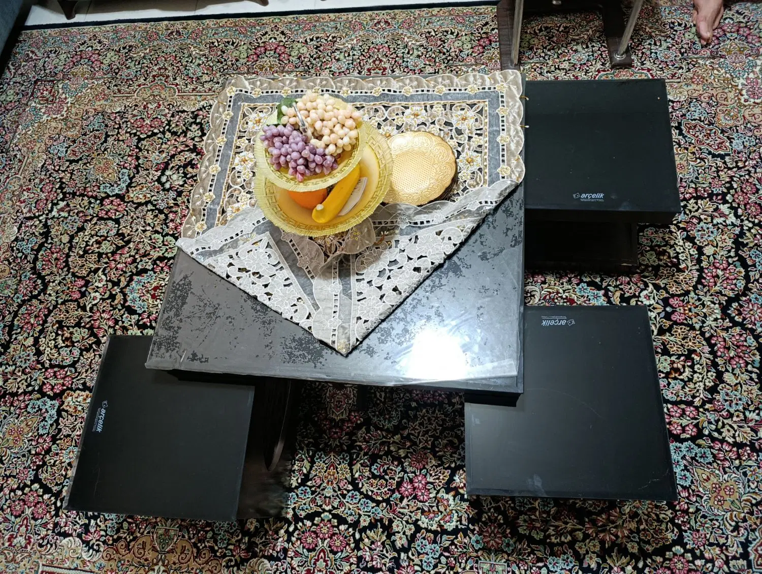 گل میز|میز و صندلی غذاخوری|صدرا-فارس, فاز ۱|دیوار