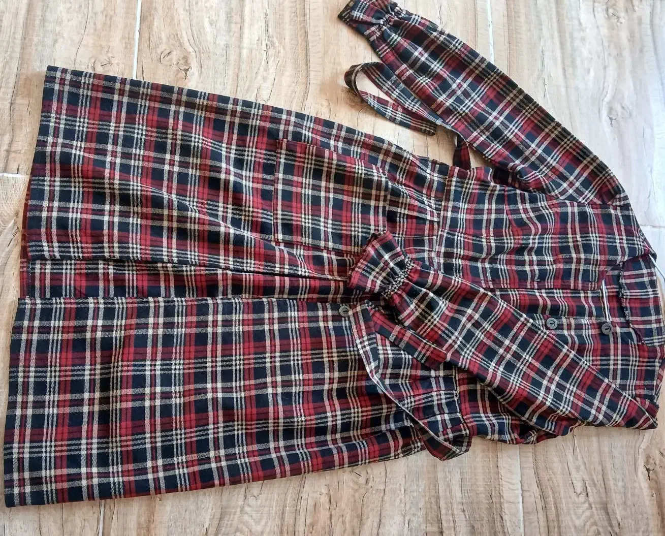 مانتوپاییزی|لباس|سلماس, |دیوار