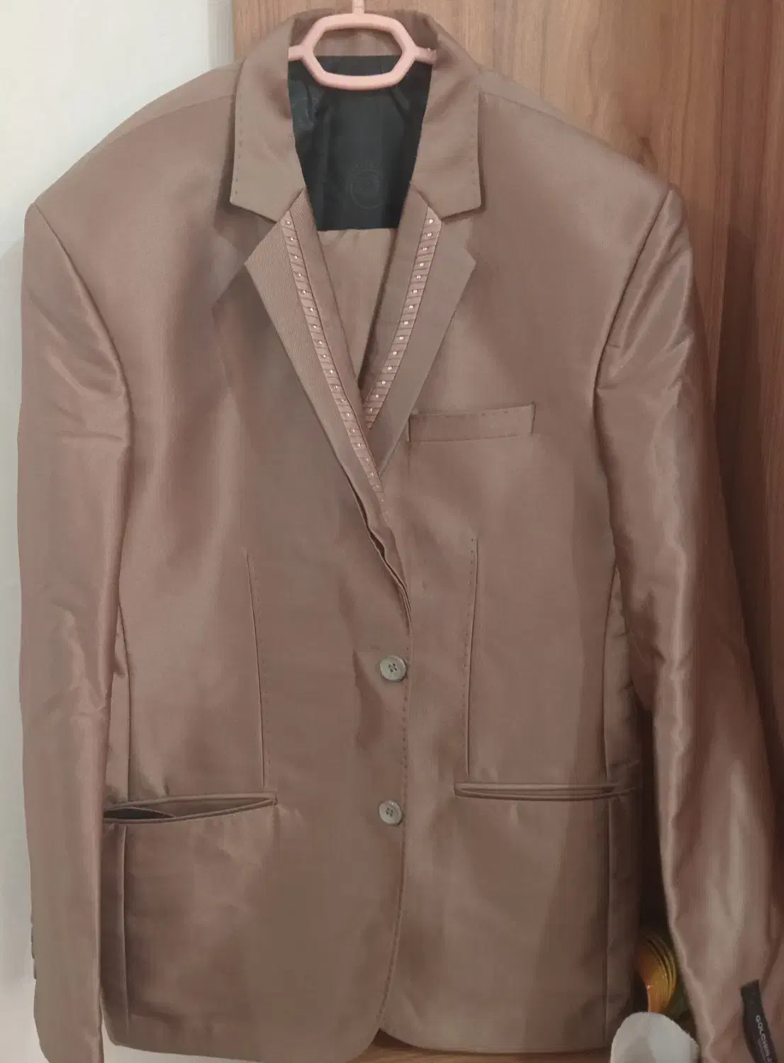 چند دست کت وشلوار|لباس|شیروان (خراسان), |دیوار