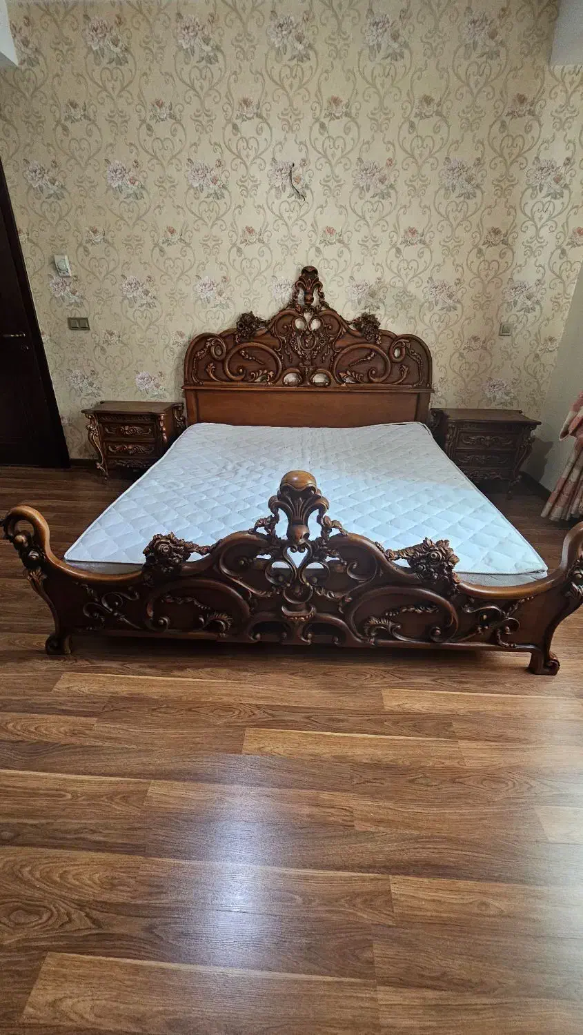 تخت سلطنتی چوب گردو با آینه، دراور و تشک رایگان|تخت و سرویس خواب|تهران, چیذر|دیوار