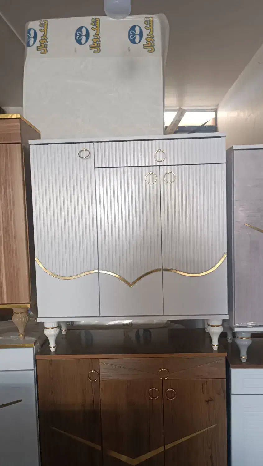 جاکفشی|جاکفشی، کمد، دراور|سامن, |دیوار