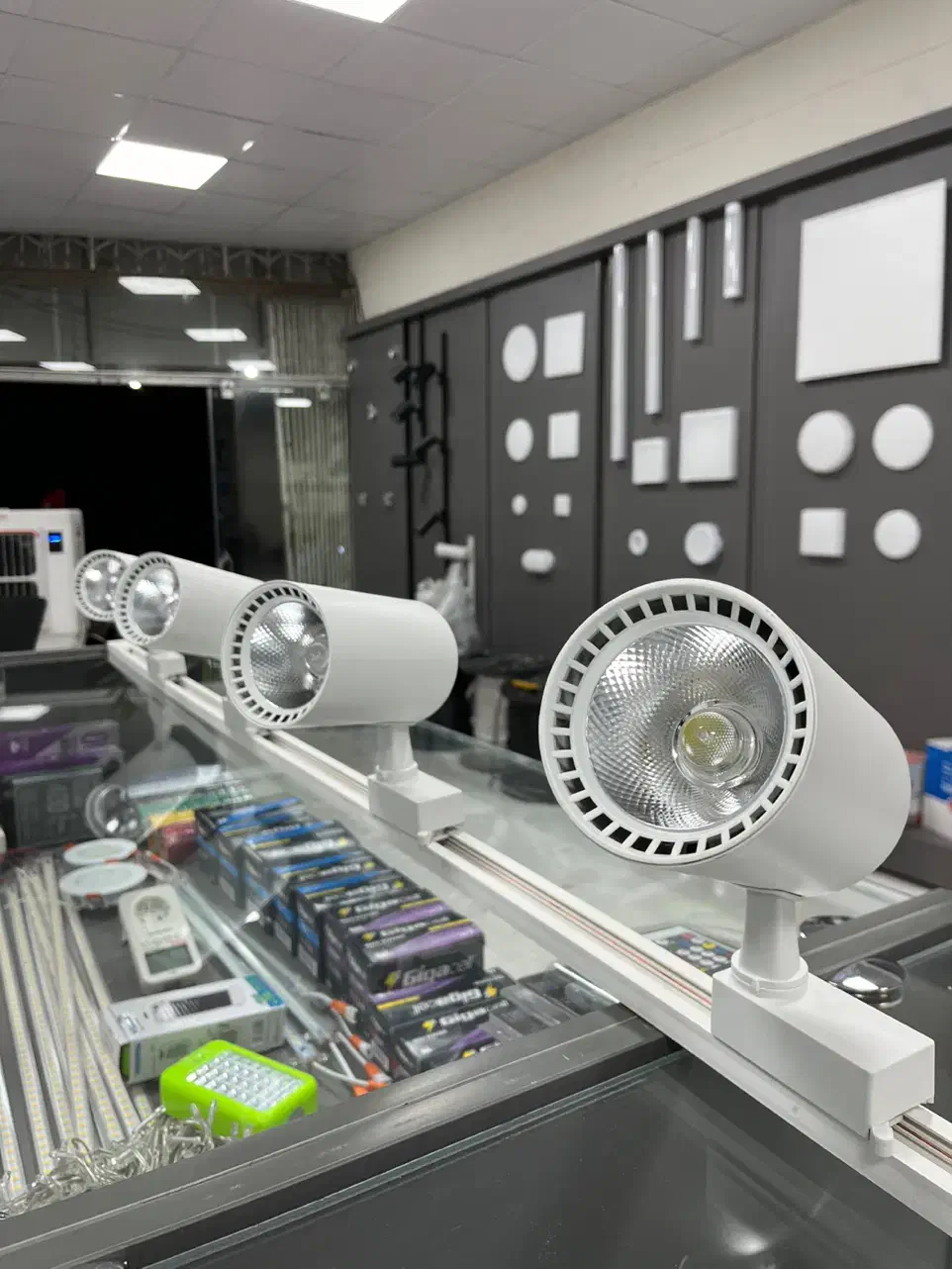 فروش ویژه چراغ های ریلی|لامپ و چراغ|بم, |دیوار