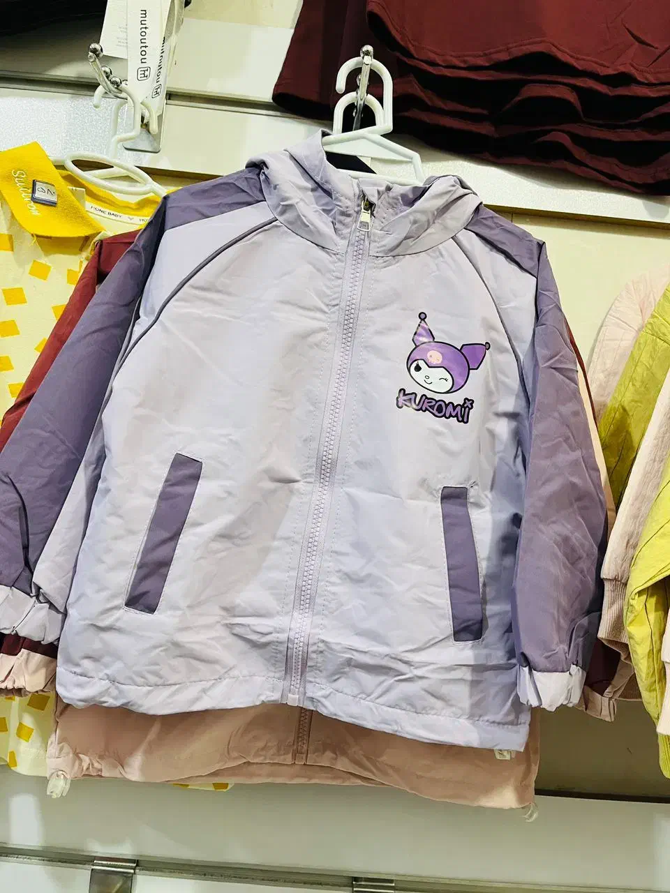 بارونی کرومی|کفش و لباس بچه|ریگ, |دیوار