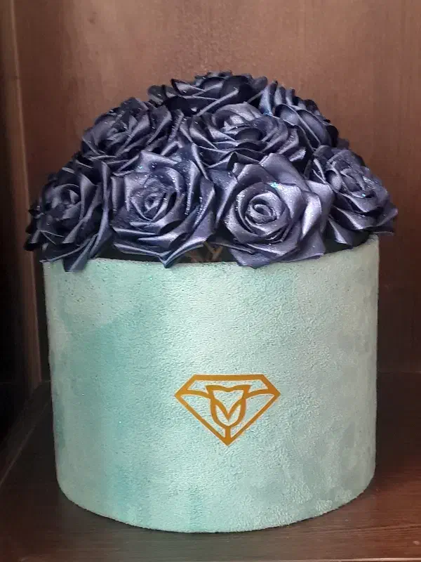 تخفیف باکس گل ربانی شاین دار به مناسبت  روز پدر|گل مصنوعی|قم, چهل درخت‎|دیوار