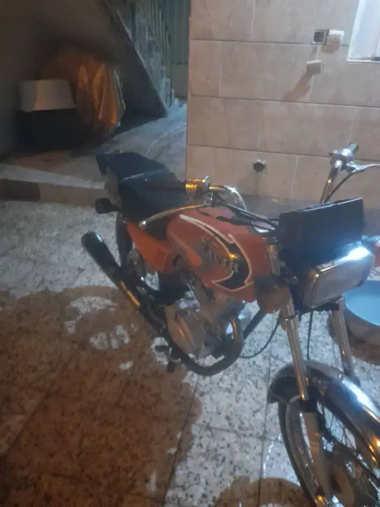 موتور پارکینگی کاملا سالم هیچ مشکلی نداره|موتورسیکلت|اهواز, پردیس دو|دیوار
