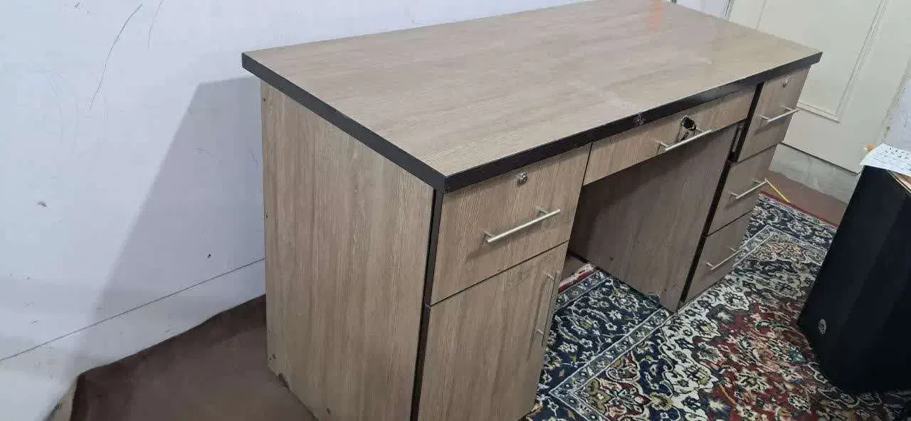 میز اداری و مدیریتی|مبلمان اداری|قم, شهید رجایی|دیوار