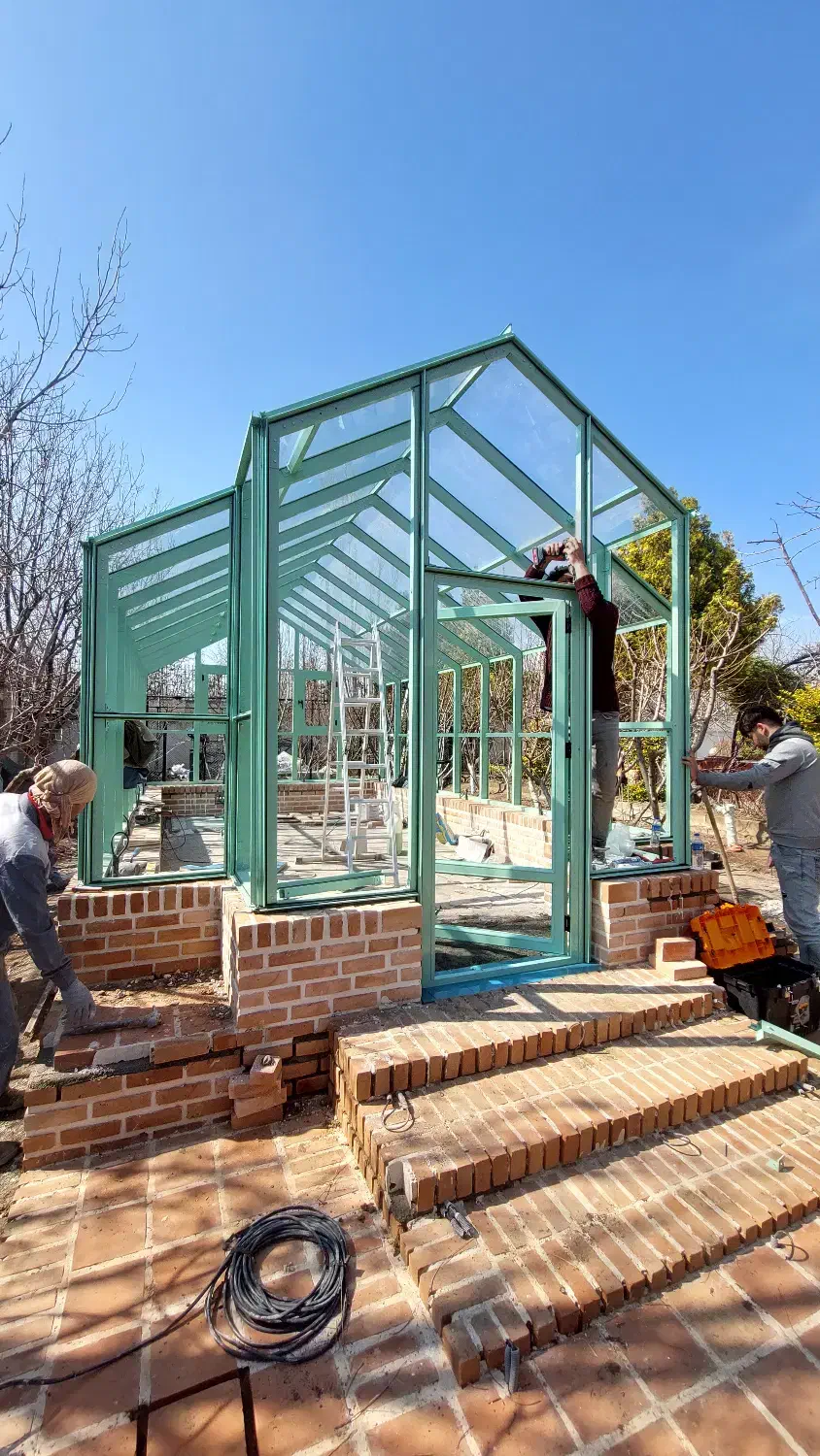 استخدام نصاب درب و پنجره و سازه های آلومینیومی|استخدام معماری، عمران و ساختمانی|تهران, شهرک شریفی|دیوار