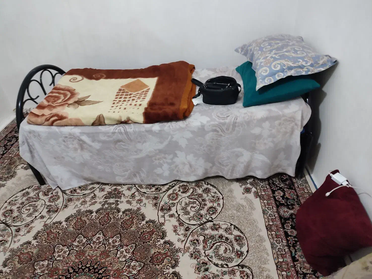 تخت خواب دوتا فلزی تک نفره سالم|تخت و سرویس خواب|خلخال, |دیوار