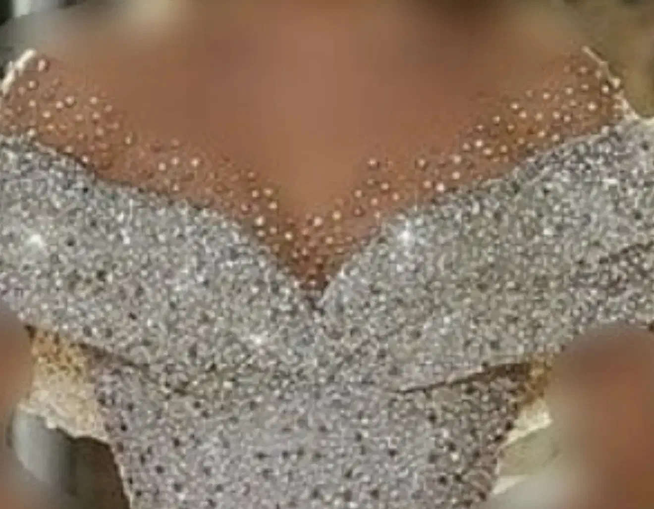 لباس عروس|لباس|فردیس, منظریه|دیوار