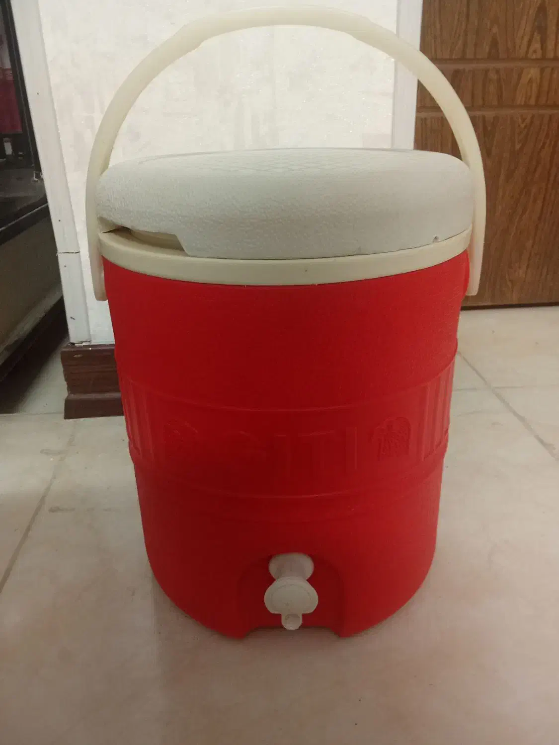 کلمن|ظروف نگهدارنده، پلاستیکی، یک‌بارمصرف|اصفهان, ارغوانیه|دیوار