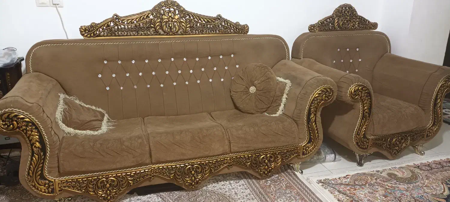 مبل راحتی تاج دار|مبلمان خانگی و میز عسلی|آستانه اشرفیه, |دیوار