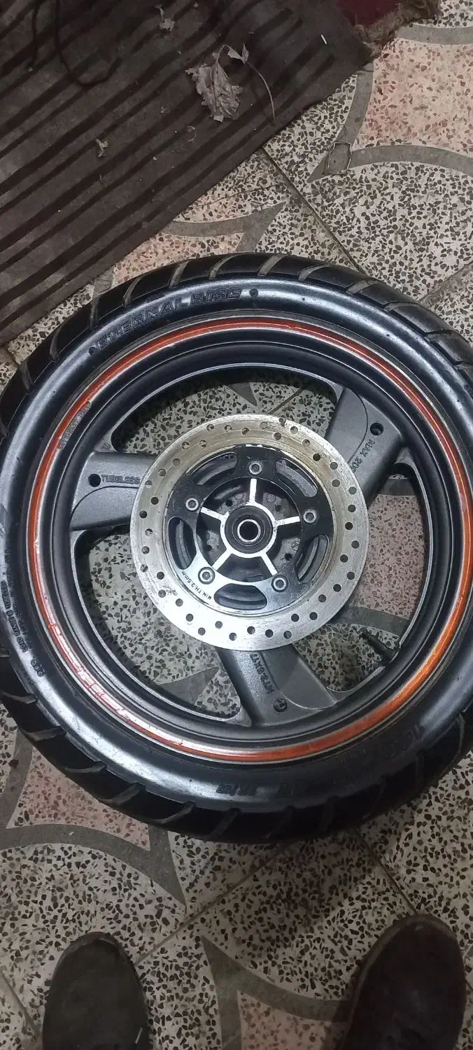 رینگو لاستیک موتور سیکلت.  و کمک فنر|قطعات یدکی و لوازم جانبی|رشت, پیرکلاچای|دیوار